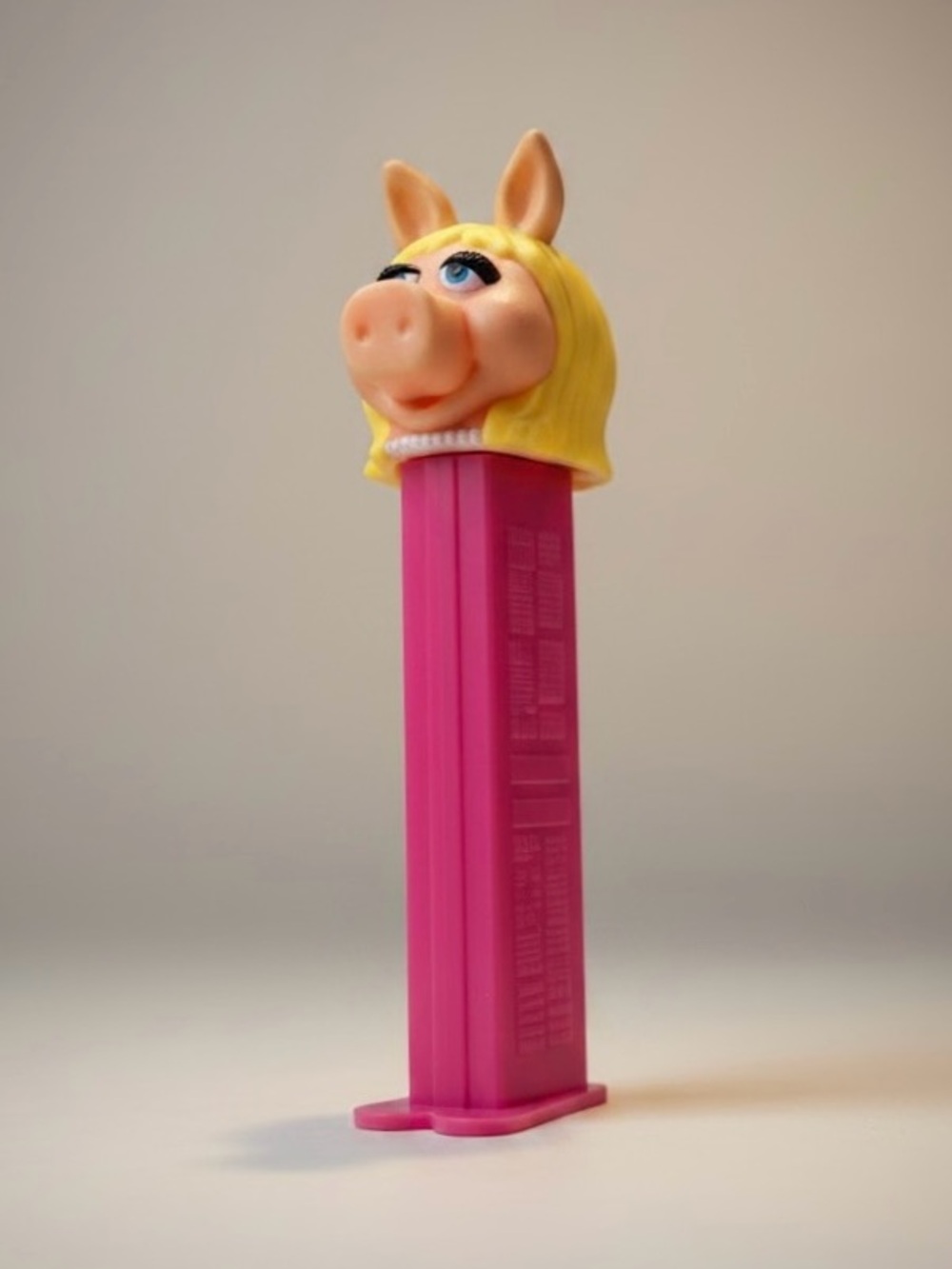 Miss Piggy PEZ Dispenser Retired